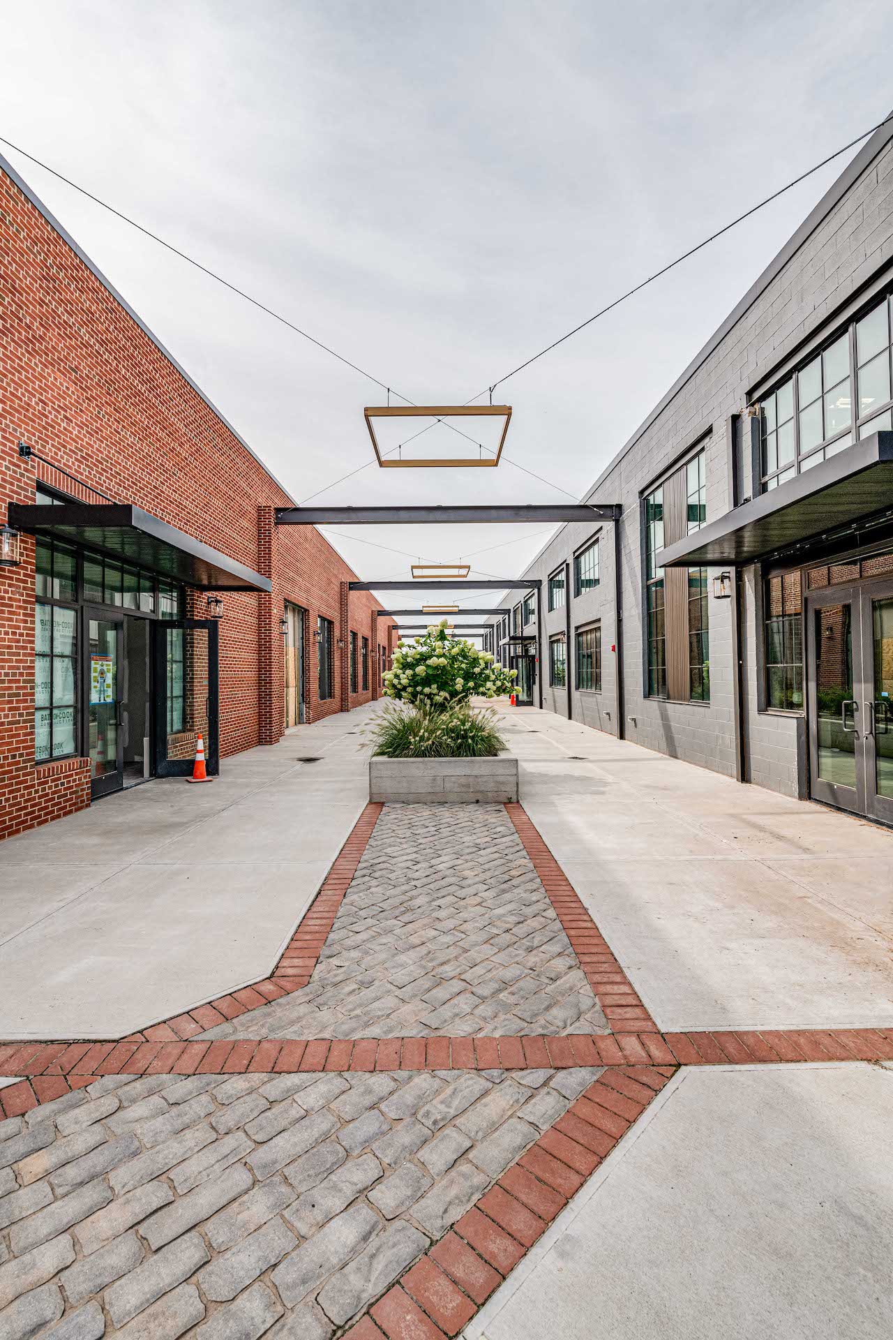 2001 W Morehead Courtyard Exterior